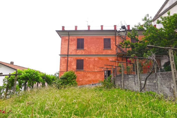 Image No.4-4 Bed Property for sale