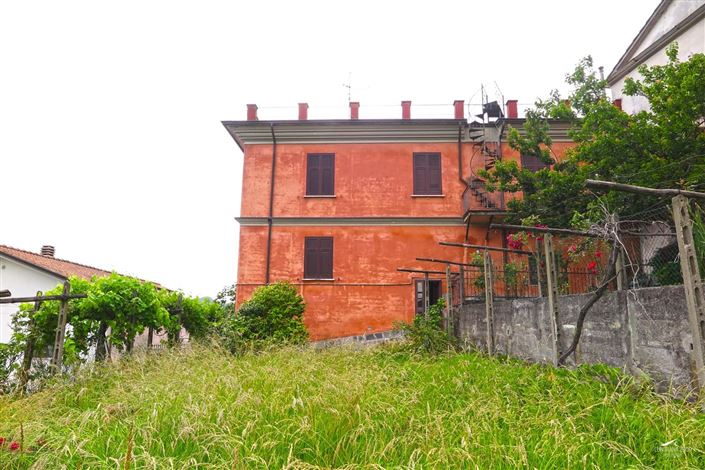 Image No.4-4 Bed Property for sale