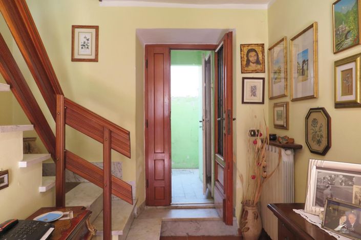 Image No.12-2 Bed Property for sale