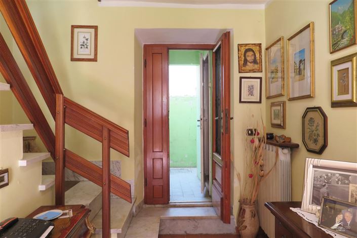 Image No.12-2 Bed Property for sale