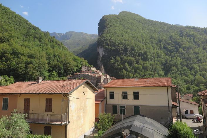 Image No.18-2 Bed Property for sale