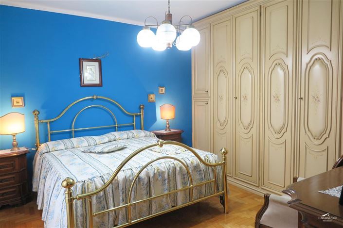 Image No.20-2 Bed Property for sale