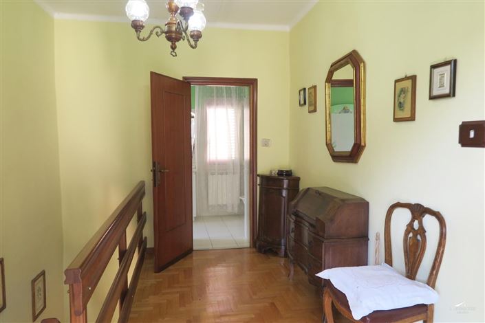 Image No.27-2 Bed Property for sale