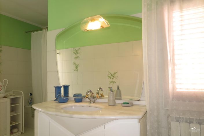 Image No.28-2 Bed Property for sale