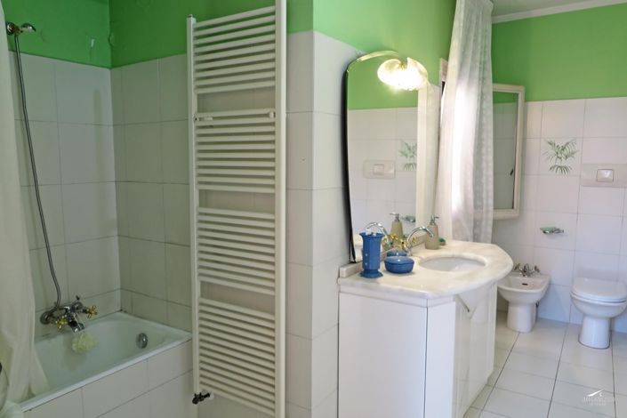 Image No.29-2 Bed Property for sale