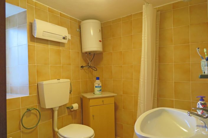 Image No.10-2 Bed Property for sale