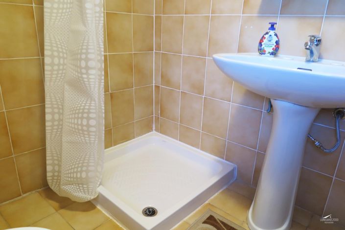 Image No.12-2 Bed Property for sale