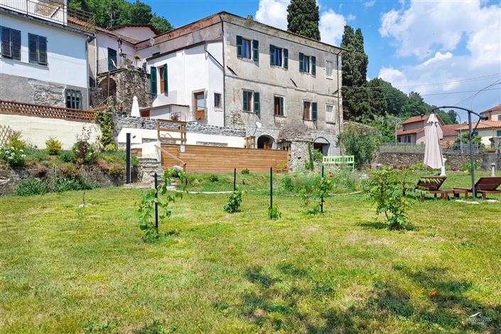 Image No.1-Propriété de 8 chambres à vendre à Licciana Nardi