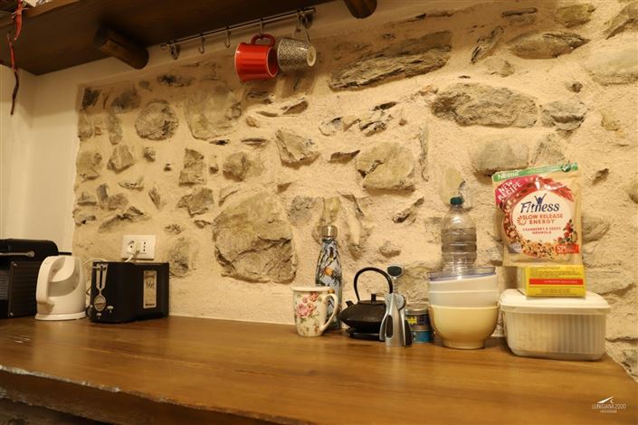 Image No.10-8 Bed Property for sale