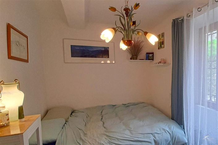 Image No.12-8 Bed Property for sale