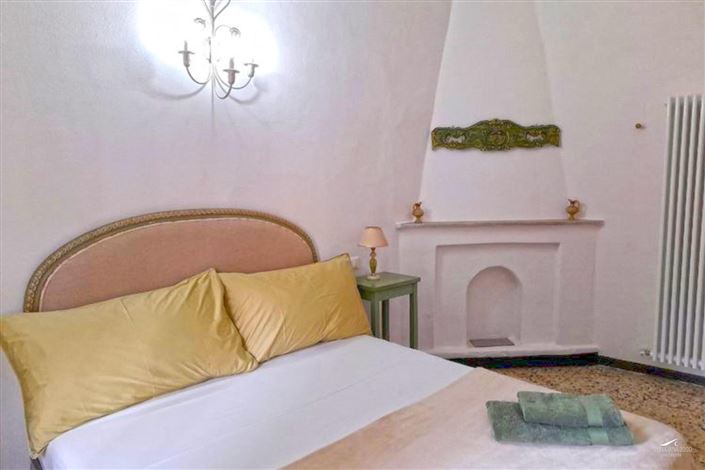 Image No.14-8 Bed Property for sale