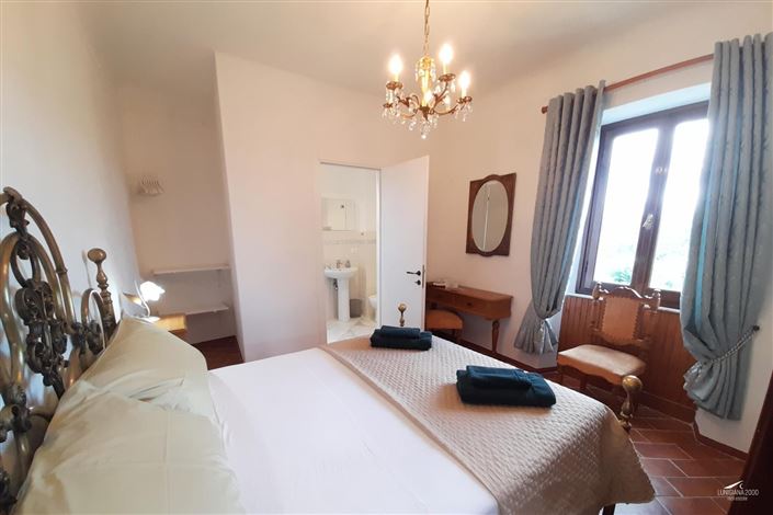 Image No.17-8 Bed Property for sale