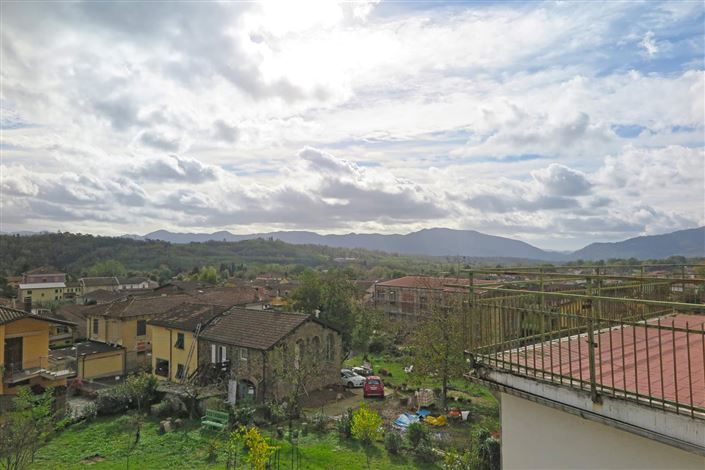 Image No.27-8 Bed Property for sale