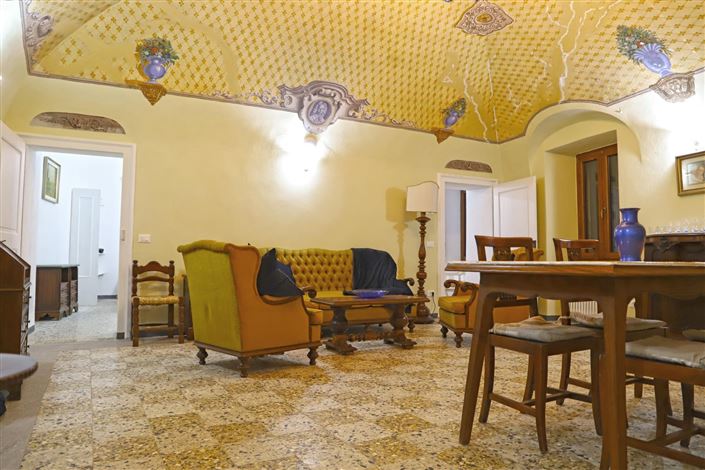 Image No.29-8 Bed Property for sale