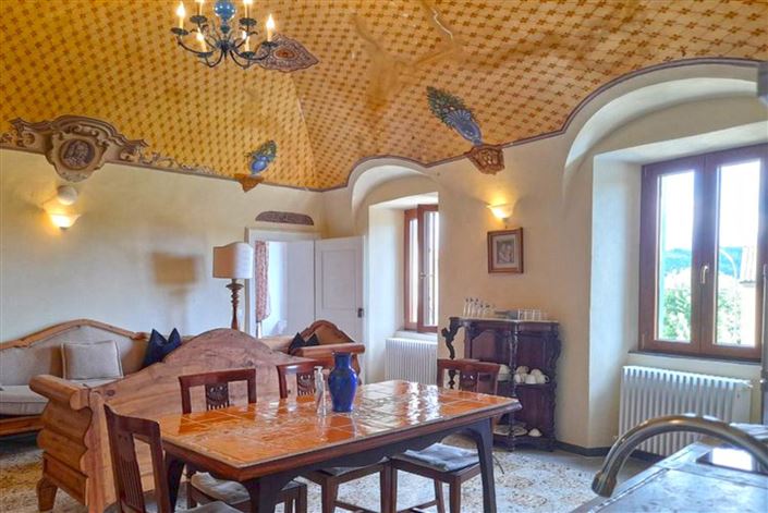 Image No.30-8 Bed Property for sale