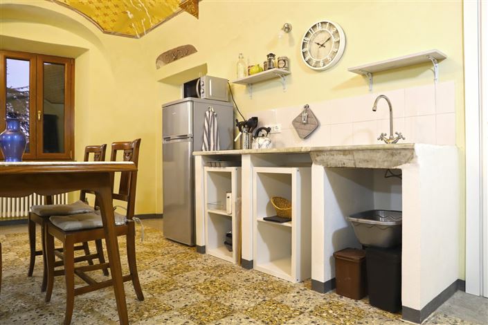 Image No.32-8 Bed Property for sale