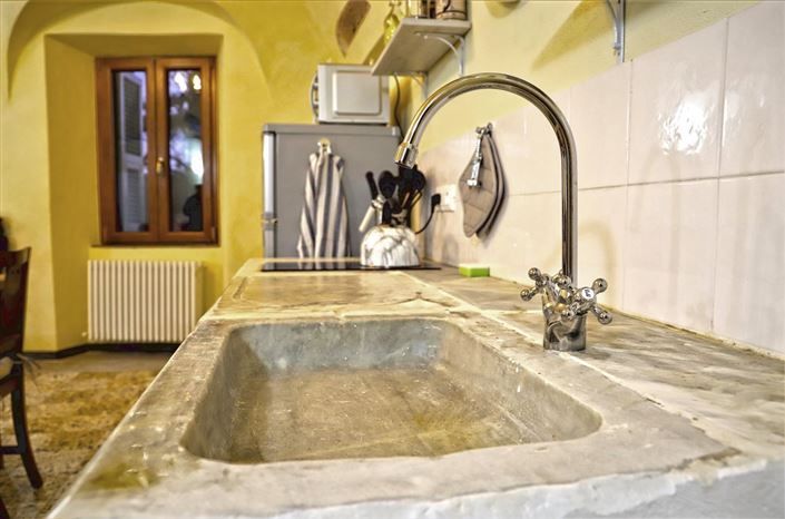 Image No.33-8 Bed Property for sale