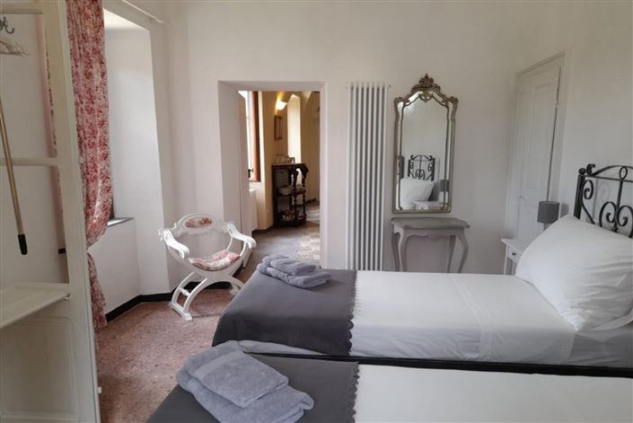 Image No.34-8 Bed Property for sale