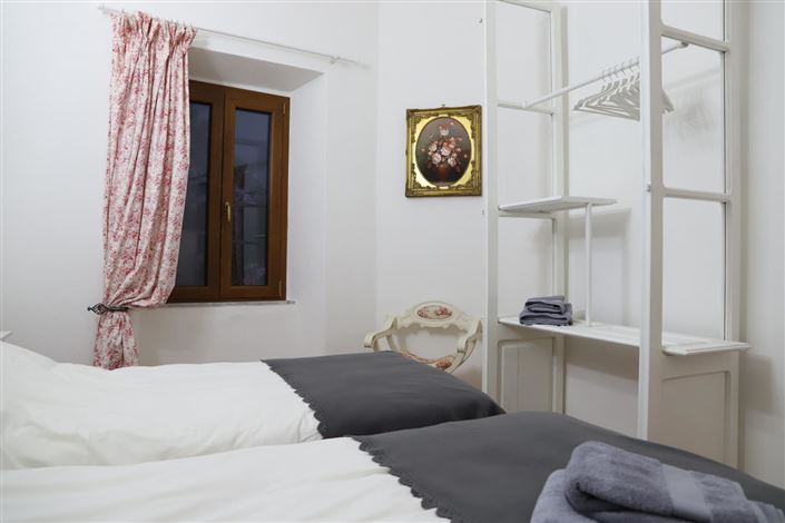 Image No.35-8 Bed Property for sale