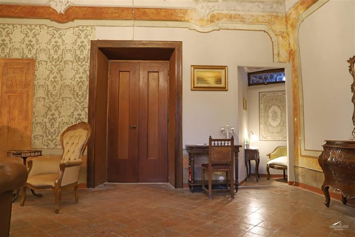 Image No.5-8 Bed Property for sale