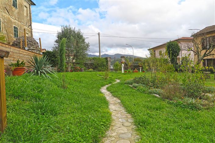 Image No.49-8 Bed Property for sale