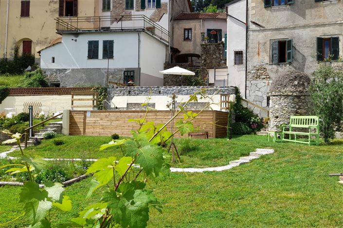 Image No.50-8 Bed Property for sale