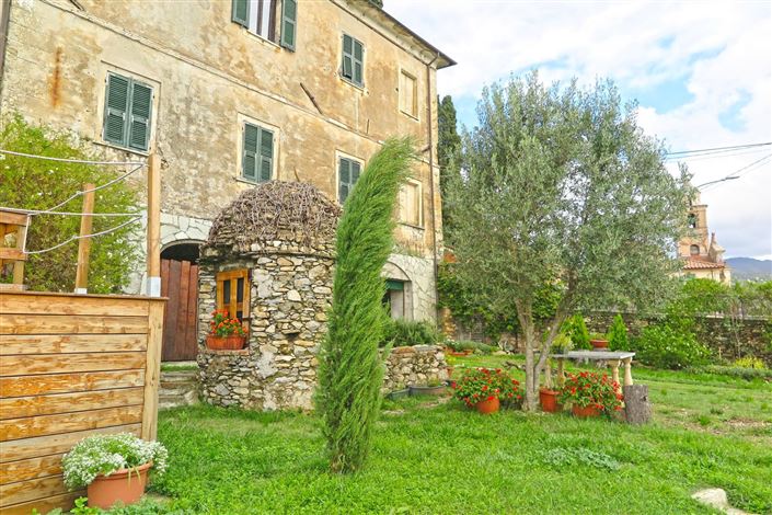 Image No.51-8 Bed Property for sale