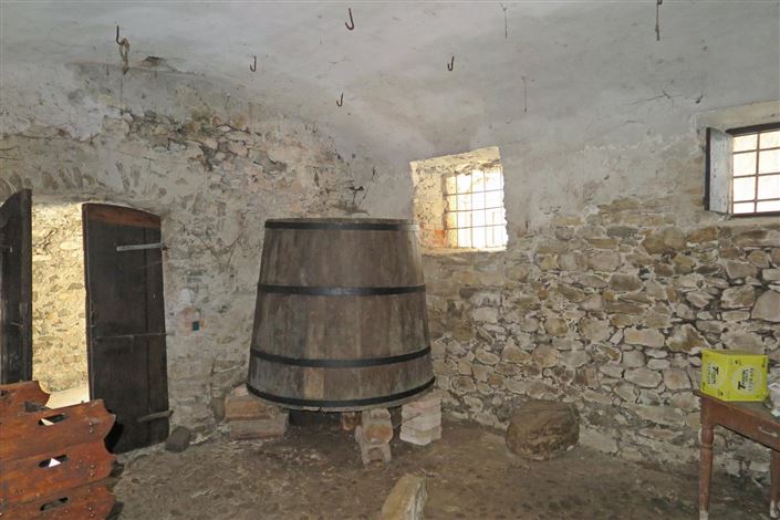 Image No.57-8 Bed Property for sale