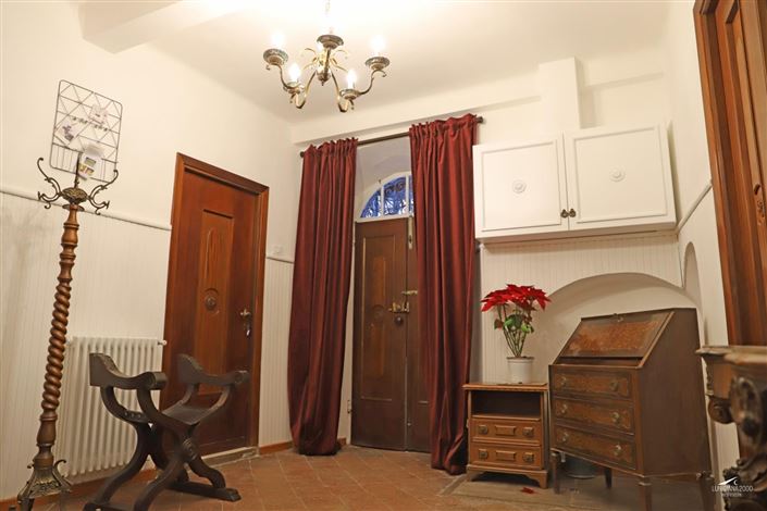 Image No.6-8 Bed Property for sale