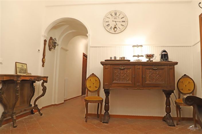 Image No.7-8 Bed Property for sale