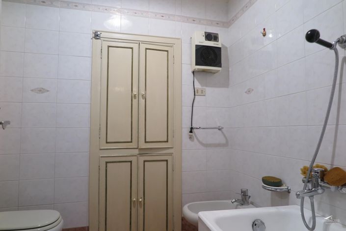 Image No.20-4 Bed Apartment for sale