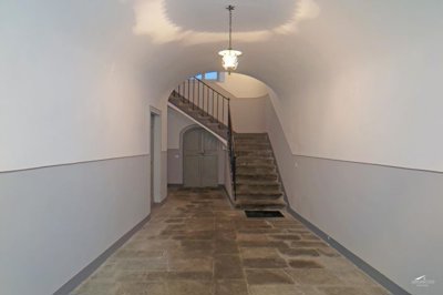 1701176005qe6kwg8g5x263p