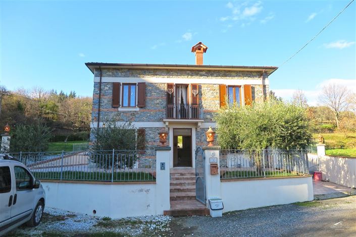 Image No.1-Propriété de 4 chambres à vendre à Tresana