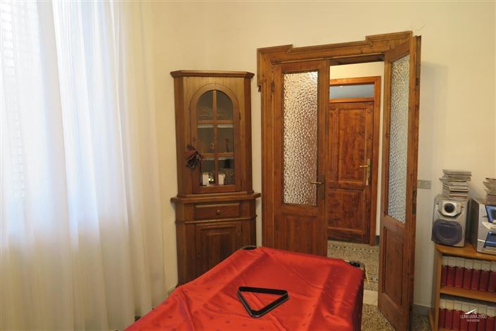 Image No.12-6 Bed Property for sale