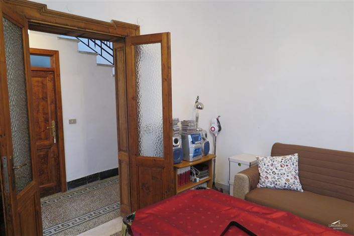 Image No.13-6 Bed Property for sale