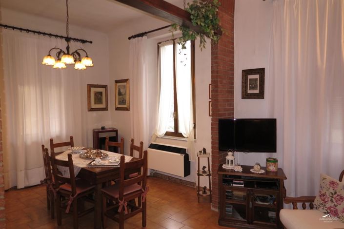 Image No.19-6 Bed Property for sale