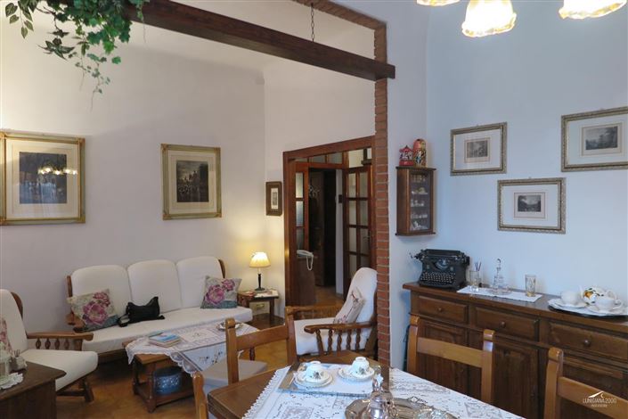 Image No.21-6 Bed Property for sale