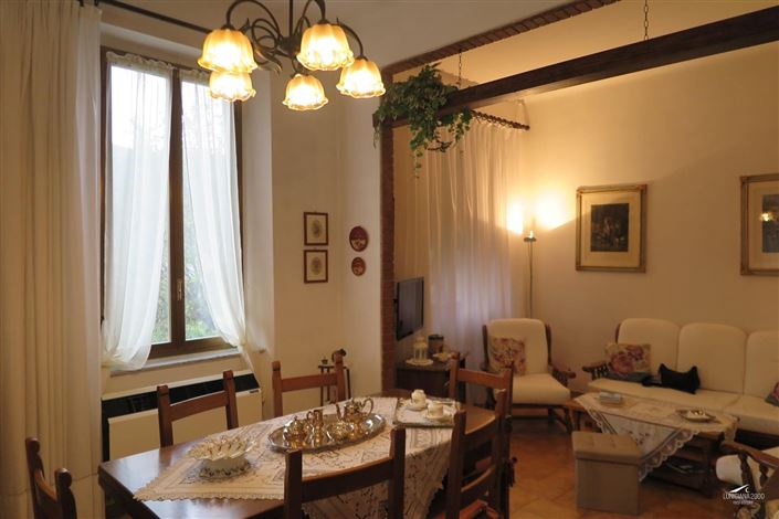 Image No.22-6 Bed Property for sale