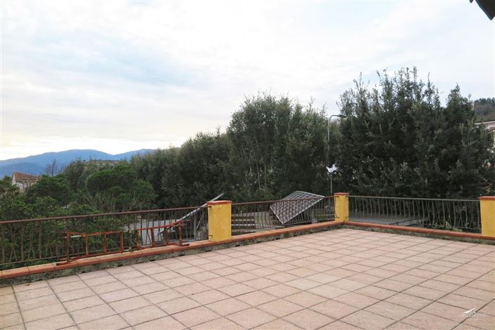 Image No.28-6 Bed Property for sale