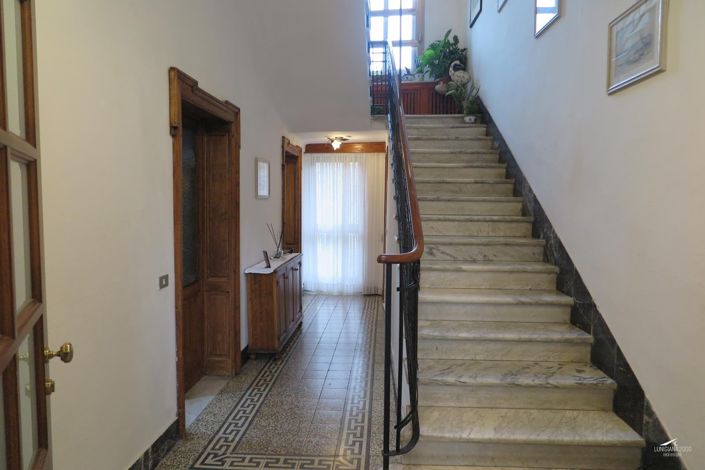 Image No.3-6 Bed Property for sale