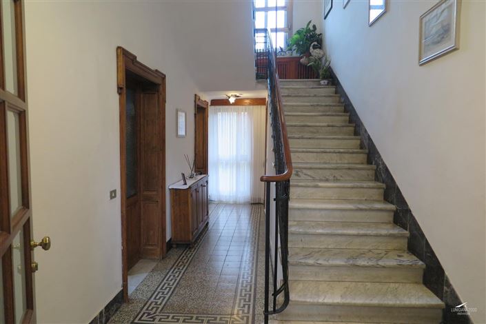 Image No.3-6 Bed Property for sale