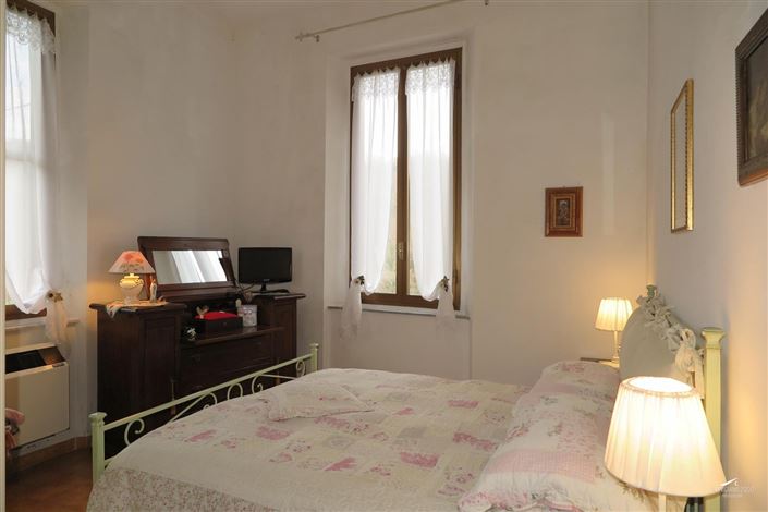 Image No.32-6 Bed Property for sale