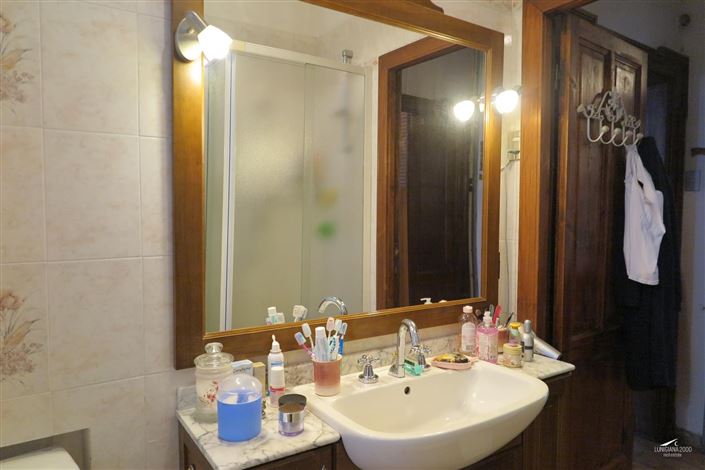 Image No.40-6 Bed Property for sale