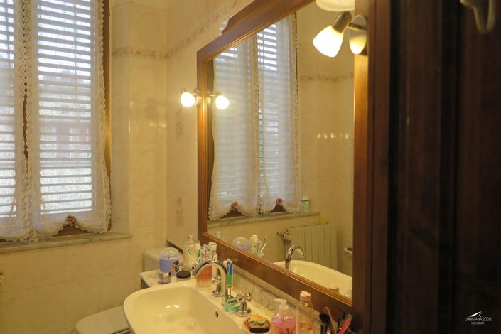 Image No.41-6 Bed Property for sale