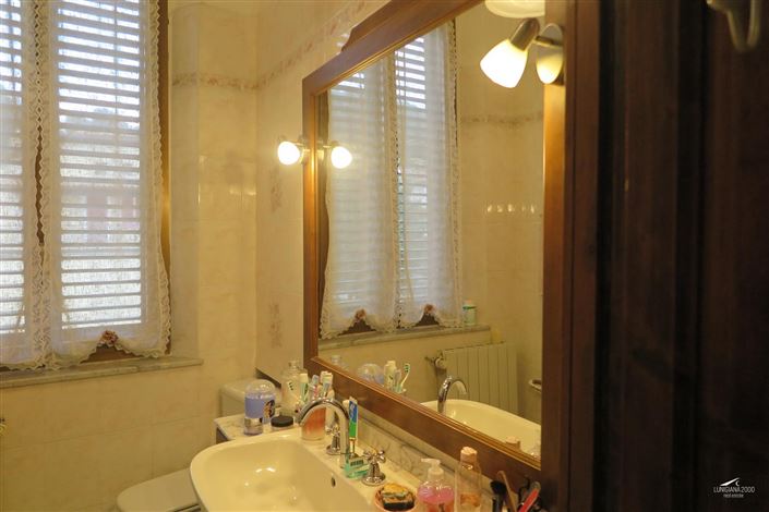 Image No.41-6 Bed Property for sale