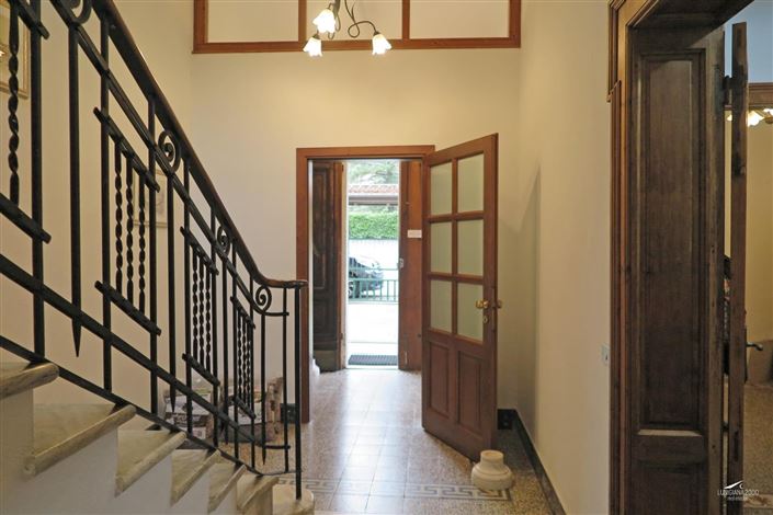 Image No.5-6 Bed Property for sale