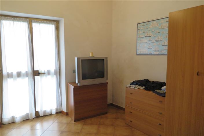 Image No.50-6 Bed Property for sale