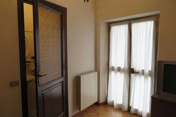 Image No.51-6 Bed Property for sale