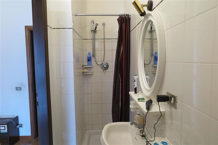 Image No.55-6 Bed Property for sale