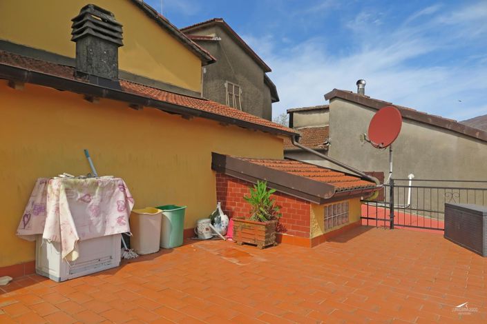 Image No.10-2 Bed Property for sale